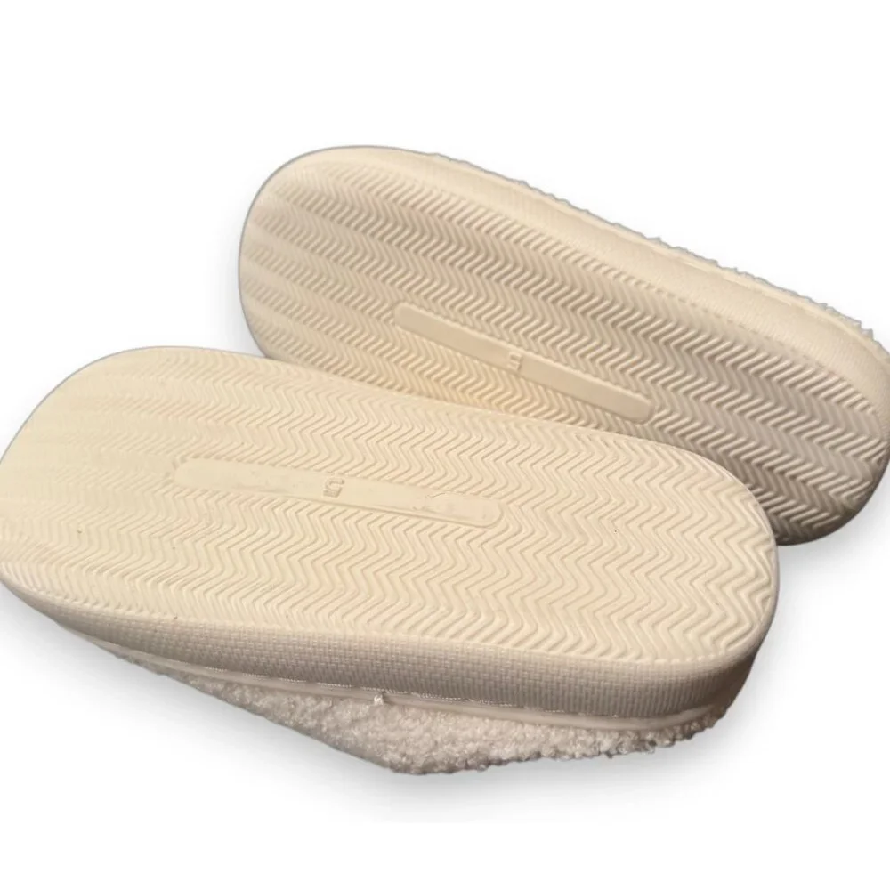 Ashland White Cherry Youth Slippers Cozy Fleece Slip On House Shoes Size: 3 NEW